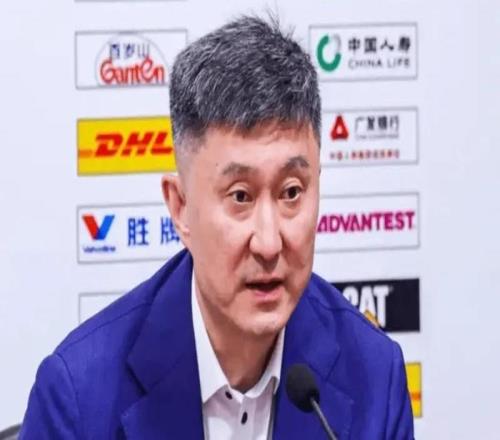 输上海发布会！杜锋不满篮板，坦言未确定新大外，回应崔永熙状态