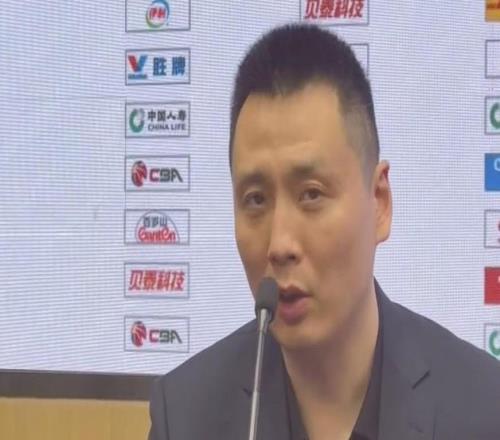 卢伟：每次打广东都会学到东西，他们在季后赛会变得非常强大