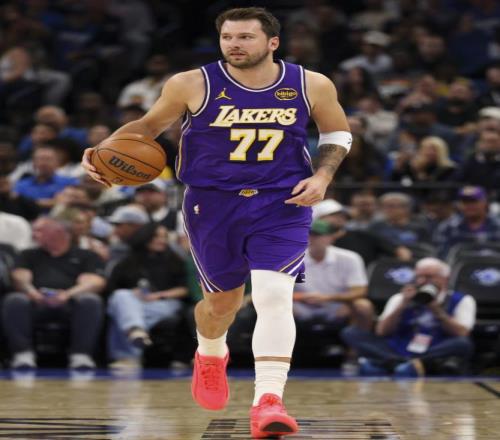 炸裂！老詹8年湖人没完成的壮举：他用1年就做到了！