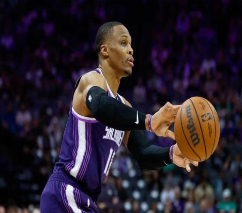 太惨了，国王队伤病名单再添新祸，对阵黄蜂队11人缺阵