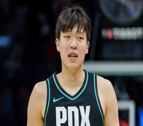 一夜3大消息！穆迪赛季报销，杨瀚森又下放，火箭计划追字母哥