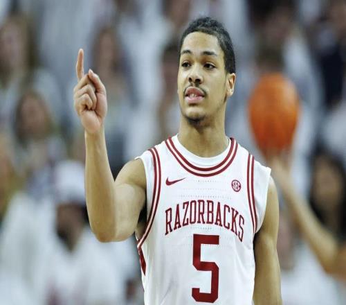 2场60分！才大一就签运动品牌！NCAA历史第一人！