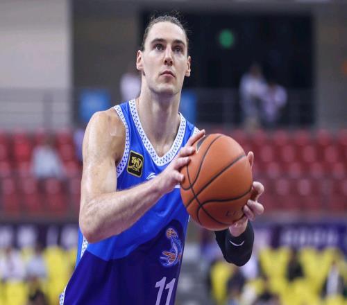 斯蒂尔加盟山东男篮，有可能抢走琼斯的饭碗