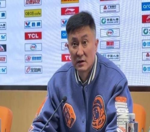 三连冠后首度被主场球迷高呼下课，广东男篮近八年唯一无换帅球队