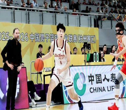 砍27分+7记三分！国手后卫打法堪比CBA小外援，率队掀翻卫冕冠军