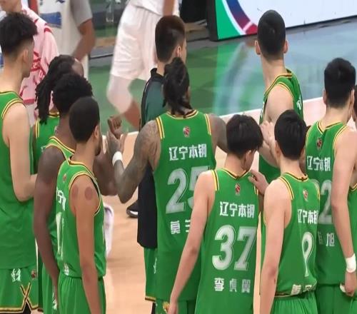 CBA最新排名更新，广东队赢球杜锋被喷，豪门球队惨败太丢人