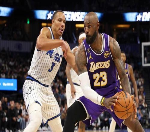 赢得尊重，凯尔特人队名宿帕里什祝贺湖人队詹姆斯打破出场纪录