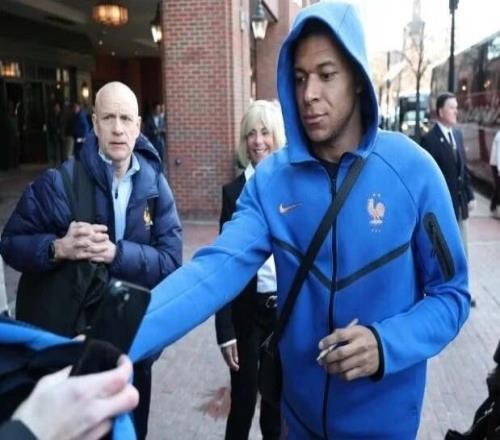 高情商！姆巴佩否认误诊是维护皇马卡马文加也曾被查错左右脚踝