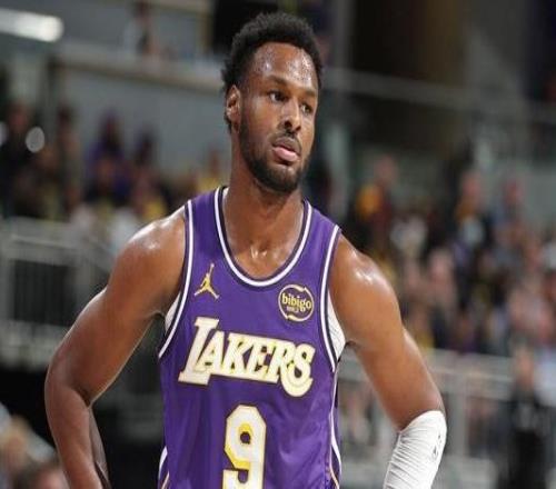 雷迪克：教练组对布朗尼非常有信心这场比赛我们真的很需要他