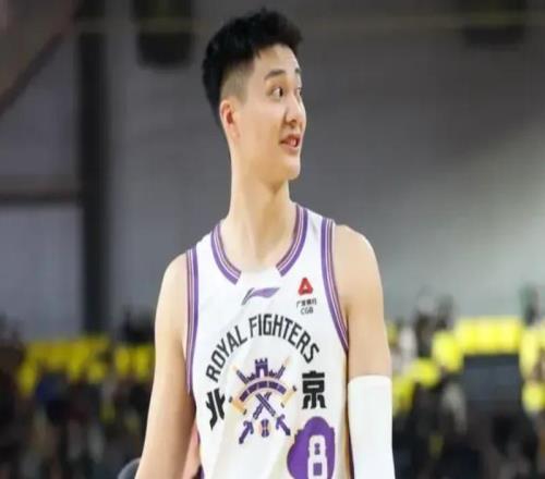 输同曦发布会！张庆鹏直指全队防守态度不行，朱松玮主动反思！