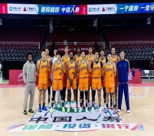 大鲨鱼提前12轮锁定季后赛席位！