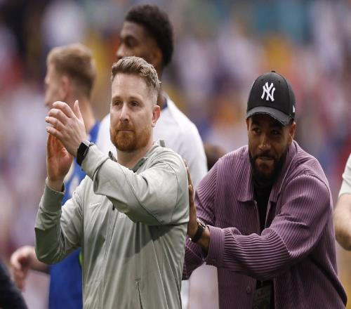 去享受掌声吧，里斯詹姆斯赛后将麦克法兰推向切尔西球迷