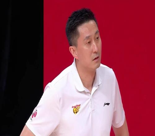 广东3消息！杜锋落选最佳教练，徐昕深夜发声，杜润旺合同将到期