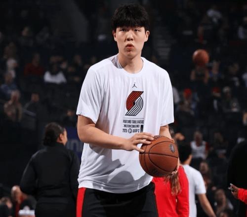 落后19分，杨瀚森上场了！斯普利特：是时候考虑对阵容做出改变！