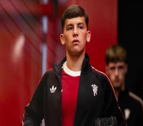 曼联青训教练：莱西踢球心智愈发成熟，跟一线队训练提升了他