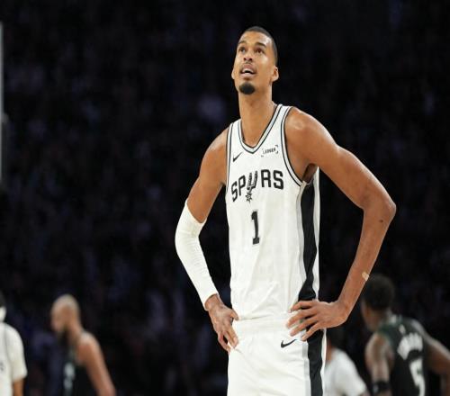 文班你太狠了，复出就爆发，书写80年NBA史无前例纪录，冲击西决