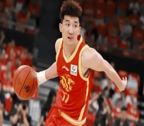 阵容优势太明显！深圳解决不了广厦三核，其余配角还各司其职！
