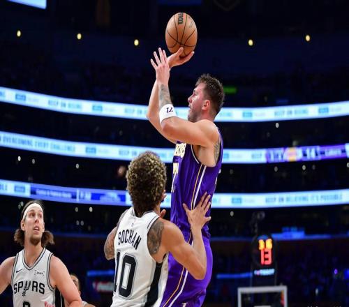 23胜12负却一打强队就崩湖人再次惨败马刺，攻防短板已被摸透