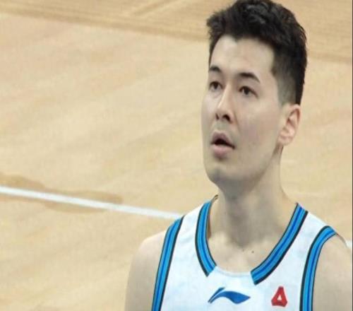 只给打2分钟，央视解说也不满，刘炜为何不待见阿不都和1人有关