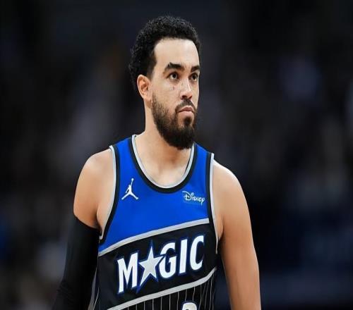 开季至今都坑了多少把了，魔术竟然还敢让他留在轮换阵容中