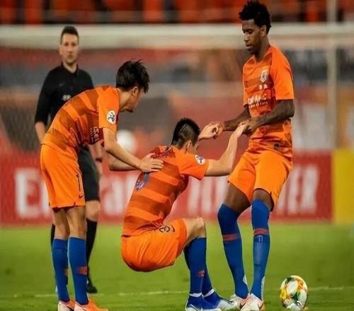 喜讯！鲁能前腰位置有一张底牌将在本赛季正式亮相，已跟队训练