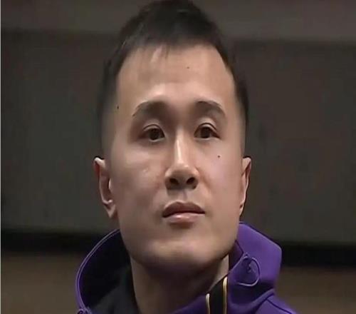 自作孽！将球队三分王打入“冷宫”，重用亲信，把强队带成了鱼腩