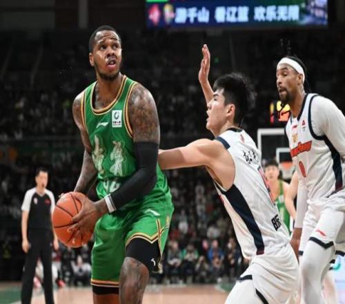 辽宁男篮又被坑惨了！水货外援三战场均仅5分2板，杨鸣看走眼了