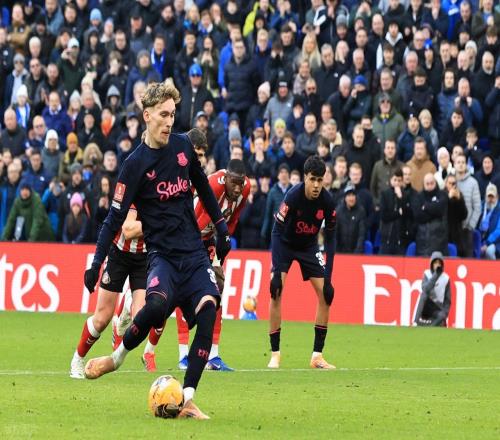 英超：维拉分心欧联杯，埃弗顿能否走出低谷维拉VS埃弗顿