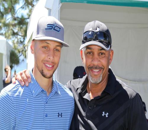 库里分享黄蜂父亲退役球衣的特别时刻期待亲临见证奇妙瞬间_NBA直播