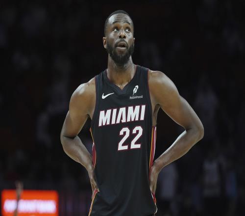 库里谈维金斯：每次见到他总能令我心生笑意他已是勇士队历史的传奇之一_NBA直播