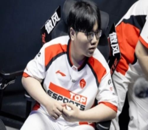 JiaQi：拿下赛季首胜很开心，9哥没有骗我们啊