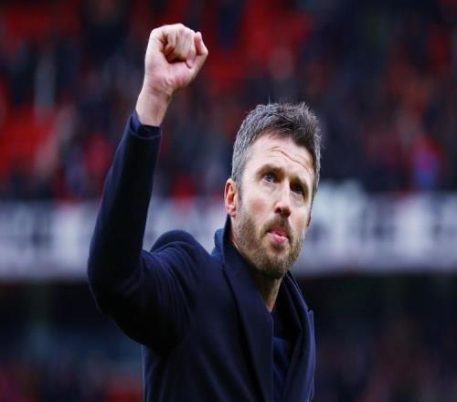 战术回归与领袖觉醒：卡里克首秀，曼联以“红魔”方式击碎曼城