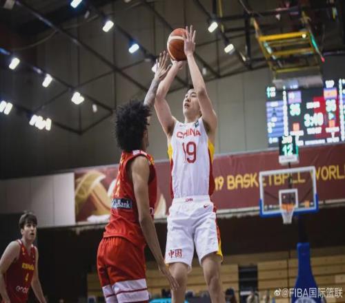 打嗨了！王俊杰100%命中率！中国男篮第一核心前锋