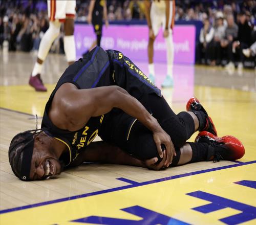 一场惨胜！库里全明星首发，巴特勒重伤退赛！赛季报销啊！