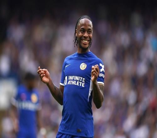 意天空：那不勒斯讨论是否租借斯特林，球员更想去伦敦俱乐部