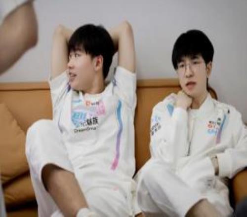 BLG真是对的Wei和Elk所在队伍战绩均来到13，位列登峰组倒二