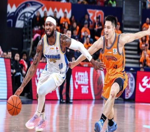 CBA争冠形势大变！两大豪门轰然倒下，上海成搅局者，黑马俯冲前4