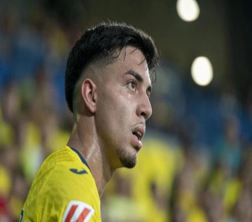 官方:黄潜与阿霍马克续约至2028年,并将他外租至巴列卡诺