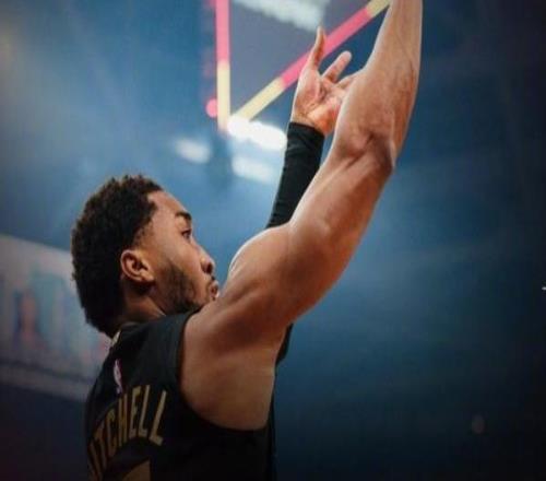 榜眼单节17分带不动鲍尔15中1,米切尔24+6+8失误,骑士力克黄蜂