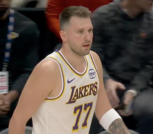 东契奇创历史最年轻：26岁330天解锁1500三分里程碑超越塔图姆