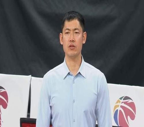 赵睿伤退，北京男篮德比落败曾凡博空砍20+8廖三宁21分一挑二