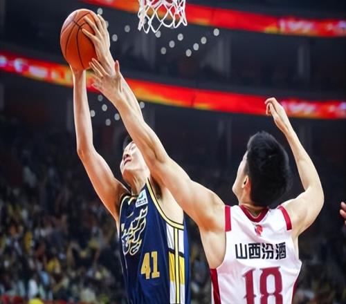 王少杰扮演奇兵7中7，大胜山西广东损失颇大，裁判迷之吹罚