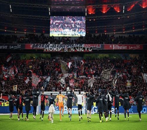 拜仁输球，药厂球迷在对阵不莱梅时高喊：不败冠军，勒沃库森