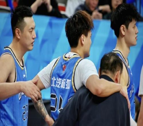 京媒：赵睿经医院检查骨头和神经没问题，但腰肌有一定的损伤