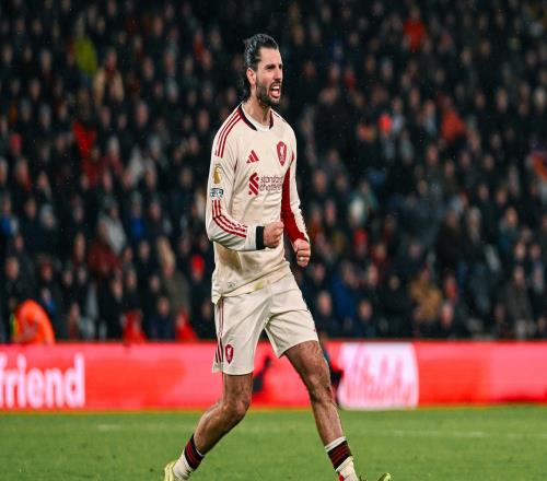 32绝杀！21险胜！足坛冷门夜：拜仁、利物浦都输了，中国获亚军