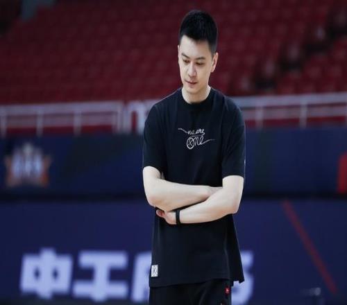 杨鸣成香饽饽！多家俱乐部虎视眈眈，北控男篮赶紧抢人