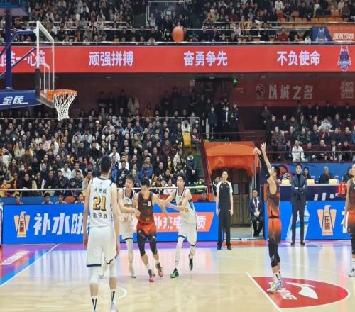 山东主场击退浙江广厦近12场11胜1负