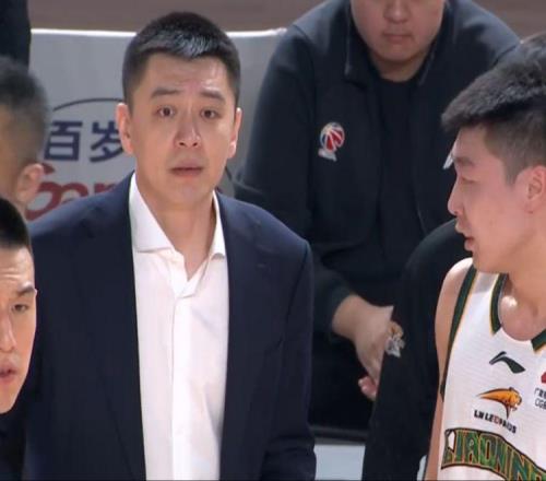 末节4分苦吞4连败！曝杨鸣已经下课，辽宁球迷评论区炸锅，太讽刺