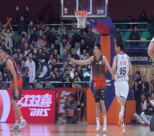 “神奇小子”是王证！高速男篮99：75双杀宁波，迎四连胜