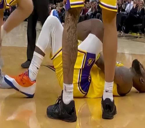 詹皇感激骑士致敬之爱:不确定明年还会征战!铁林分析大概率退役